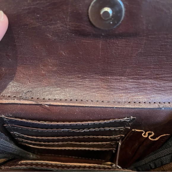 Vintage Leaders in Leather Tote Bag - Picture 12 of 13